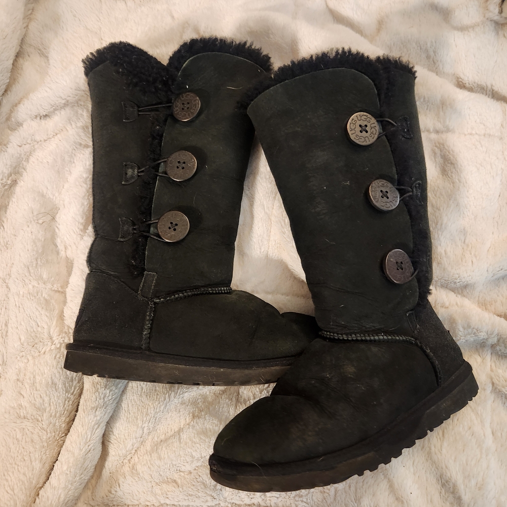 UGG Women's Black Triple Button Winter Boots Suze 6 Guc